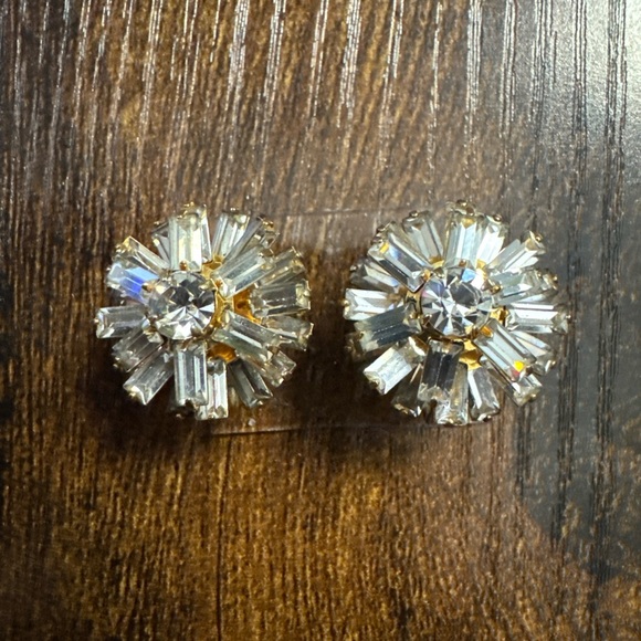 Jewelry - Vintage Gold Tone Rhinestone Flower Clip on Earrings Cocktail Statment Fashion